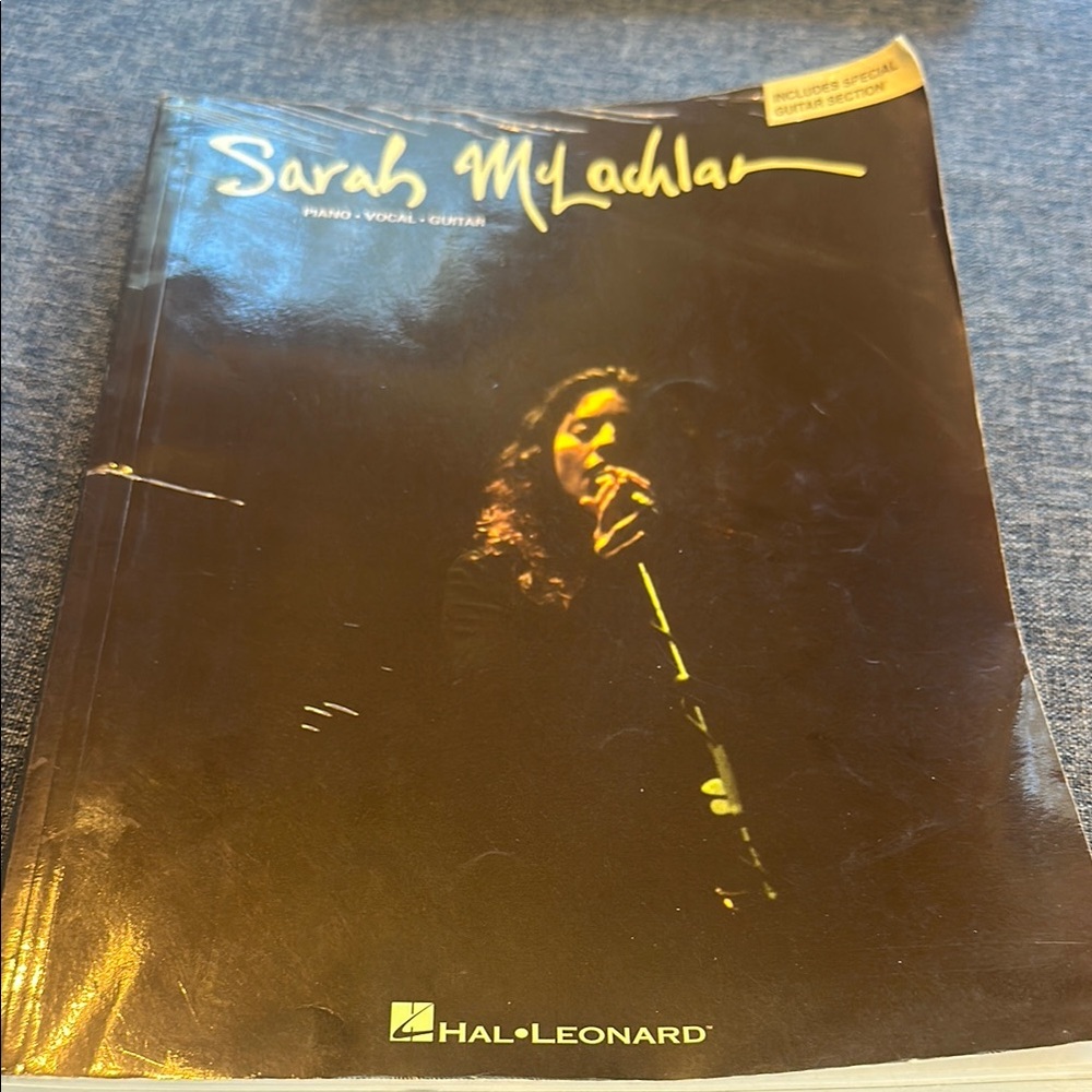 Sarah McLachlan Songbook - -Piano, Vocals & Guitar -160 pages